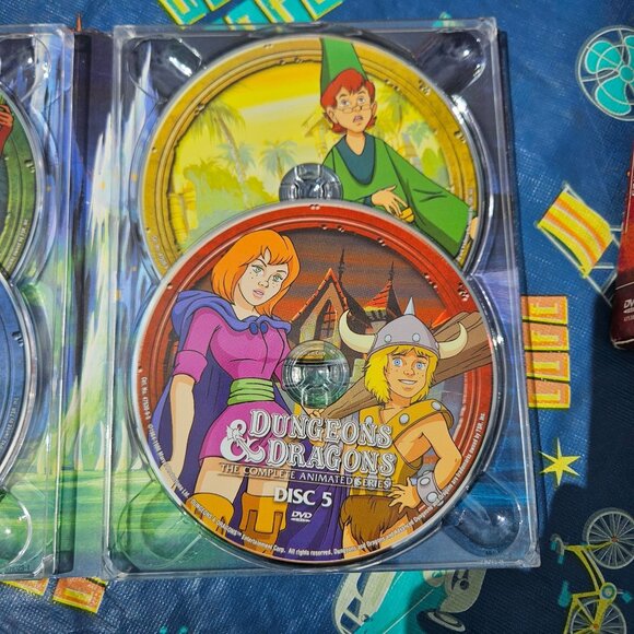 Dungeons and Dragons Complete Animated Series 5 DVD Set Handbook Guide Box 2006 - Picture 6 of 15